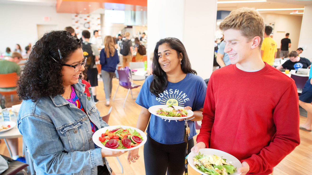 Students eating lunch at Catlett